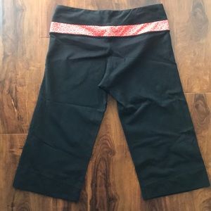 Lululemon Size 8 Cropped Capri Yoga Pants